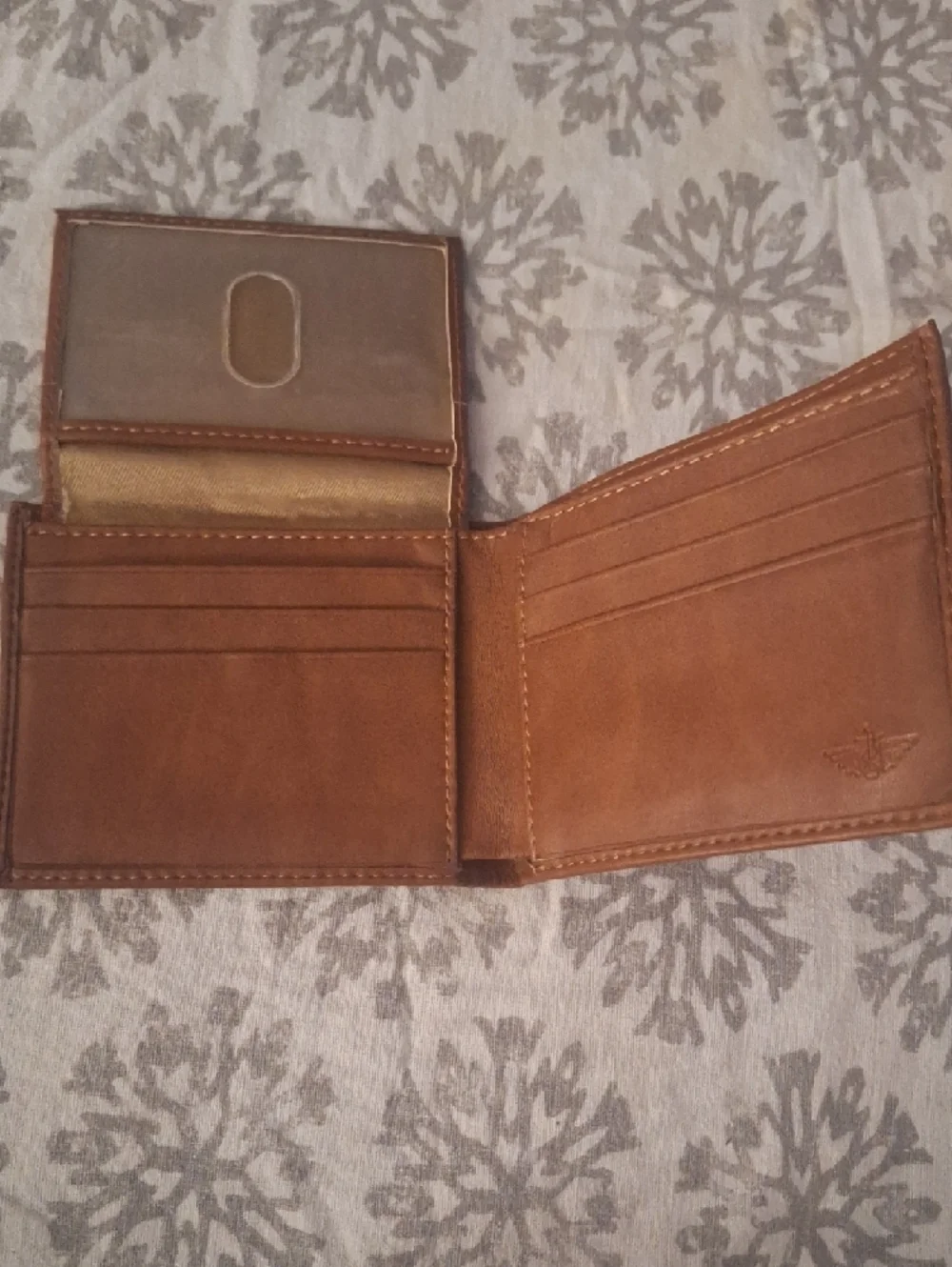 Dockers Brown Leather Bifold Wallet with Contrast Stitching